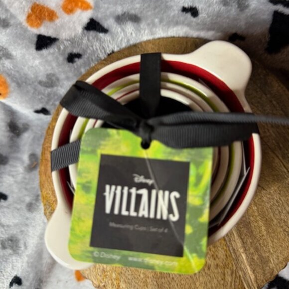 Disney Villains Measuring Cup Set of 4 – Evil Queen, Maleficent, Ursula & Cruell - Picture 2 of 3